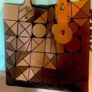 Holographic/reflective purse/bag